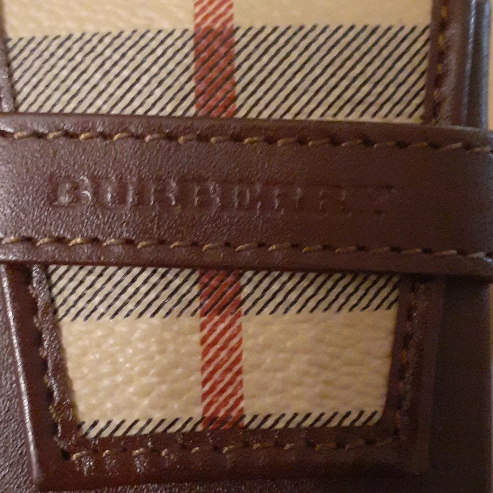 BURBERRY LIPSTICK /CIGARETTE HOLDER CASE